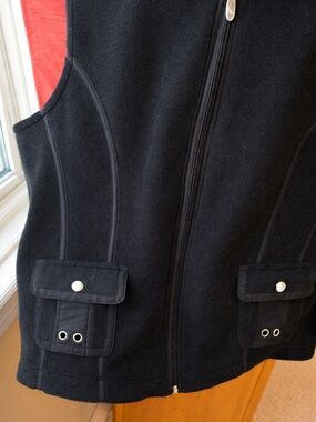 Alia Black Full-Zip Fleece Vest with Snap-Flap Pockets